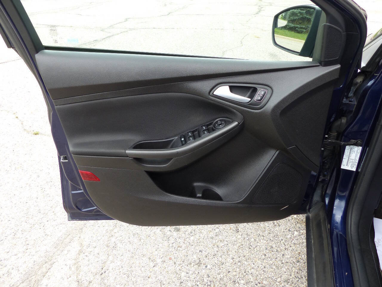 Used 2017 Ford Focus SEL FWD image 20