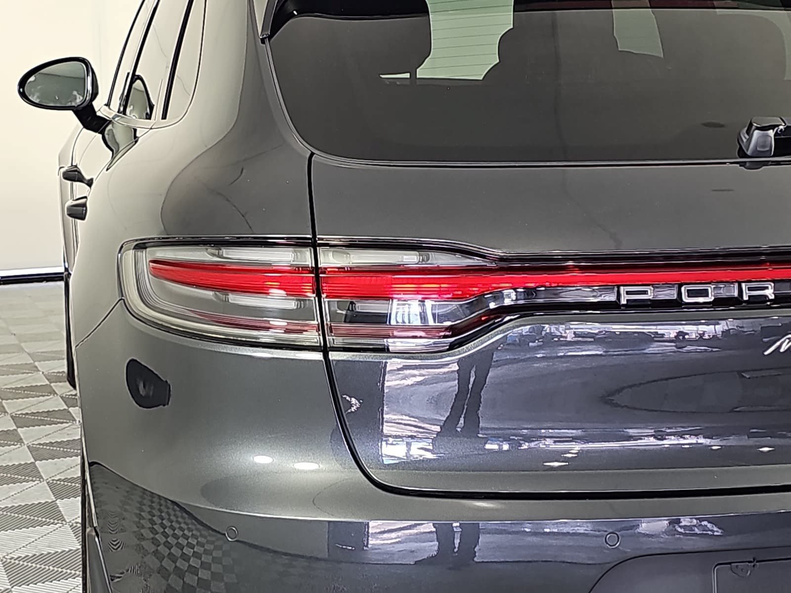 Used 2021 Porsche Macan AWD/4WD image 32