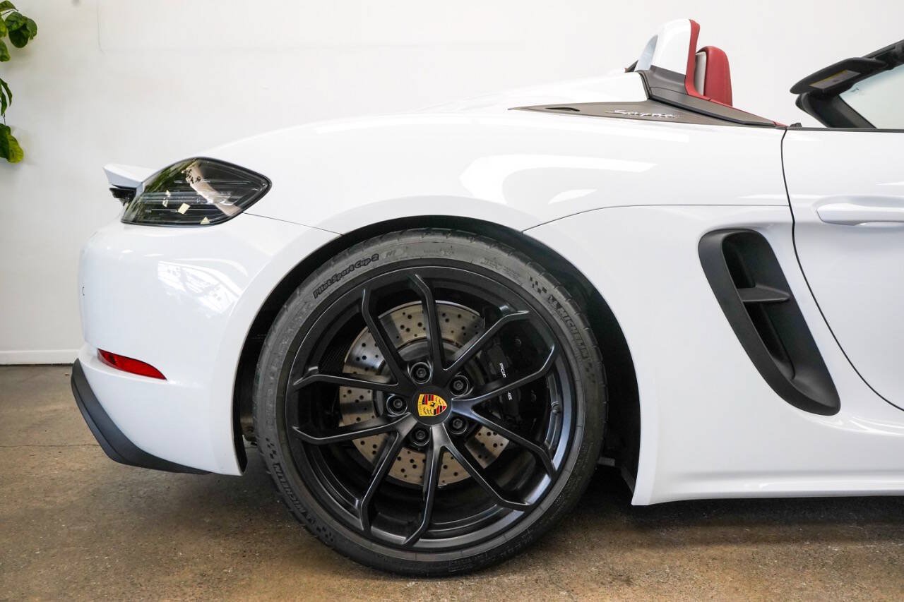 Used 2020 Porsche 718 Boxster Spyder RWD image 24
