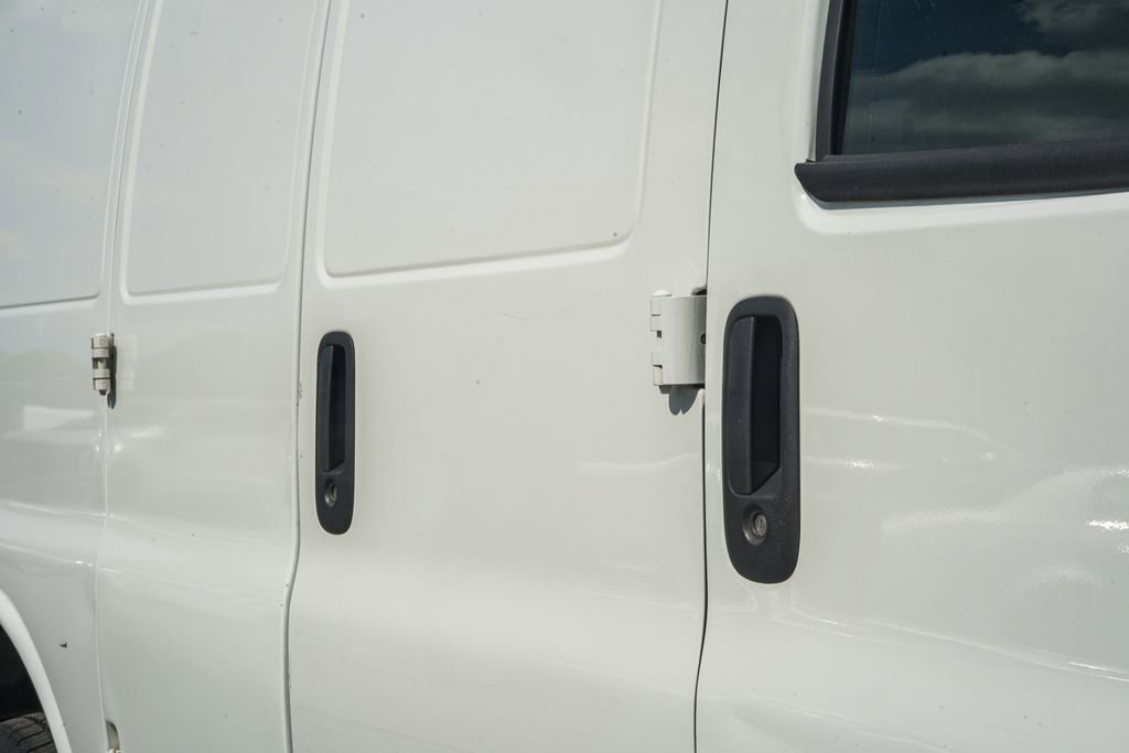 Used 2018 Chevrolet Express 2500 RWD image 11