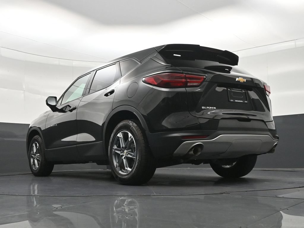 Used 2023 Chevrolet Blazer LT FWD image 28