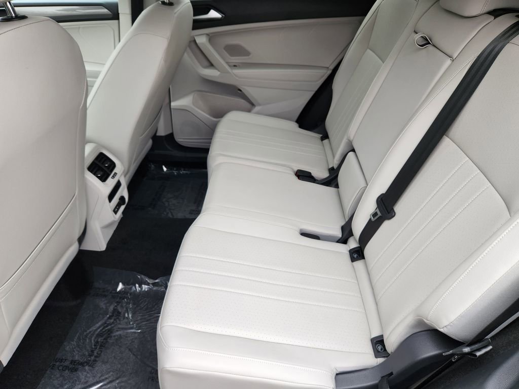 Used 2024 Volkswagen Tiguan SE image 30