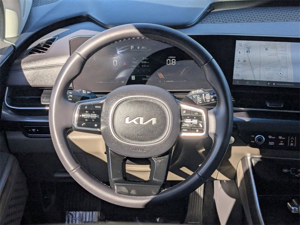 Used 2025 Kia Carnival image 25