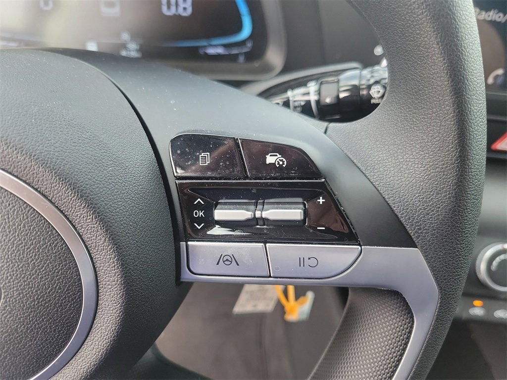 Certified 2025 Hyundai Elantra SE image 23