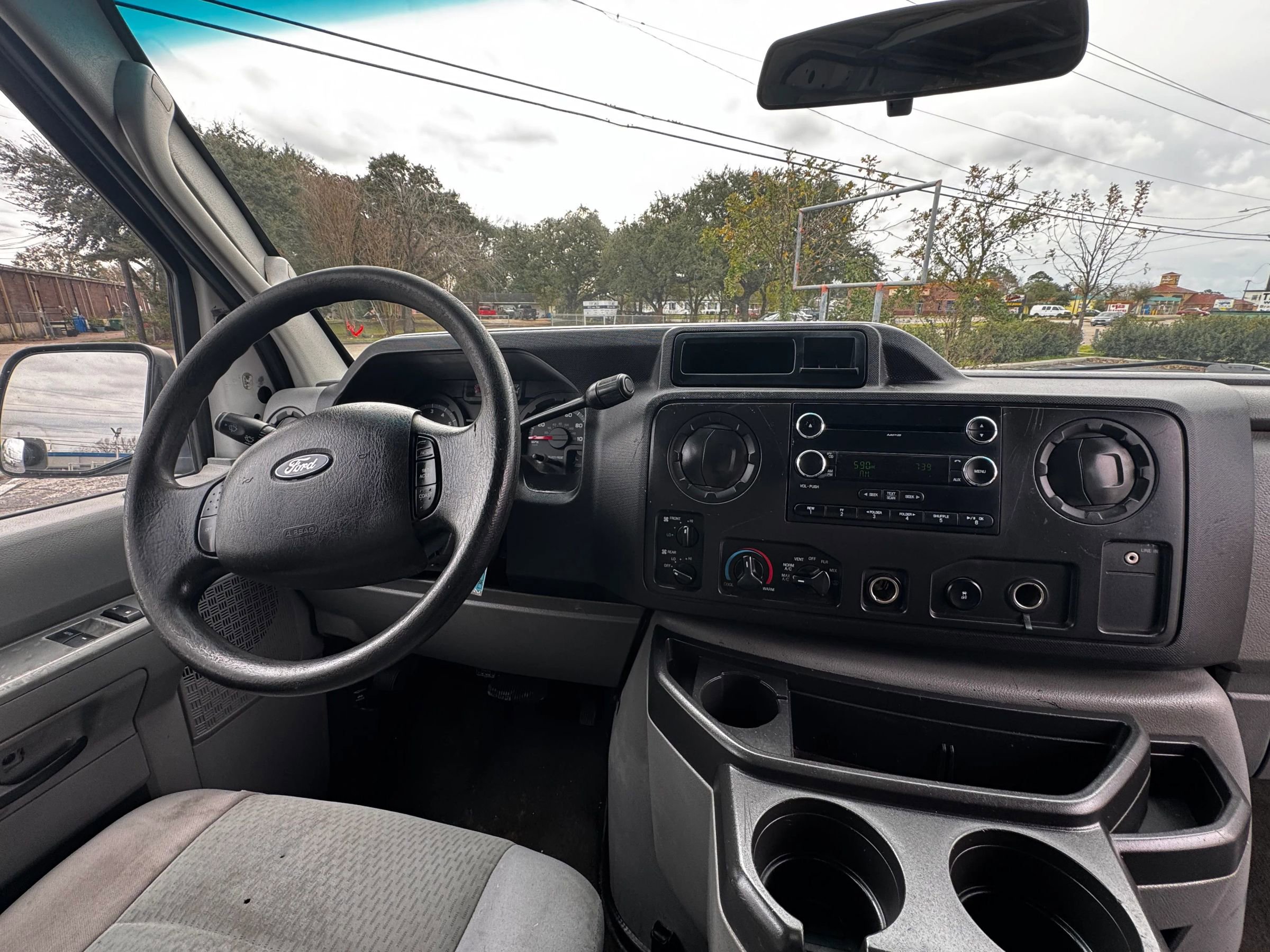 Used 2010 Ford E-350 and Econoline 350 XL image 12