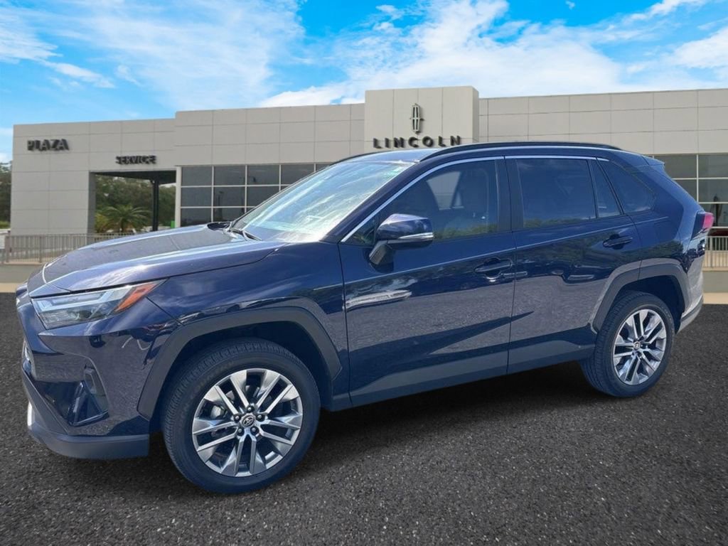 Used 2022 Toyota RAV4 XLE Premium image 7