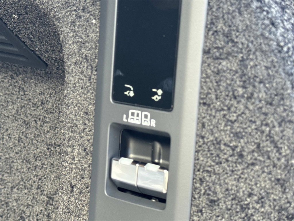 New 2026 Land Rover Range Rover SE image 7