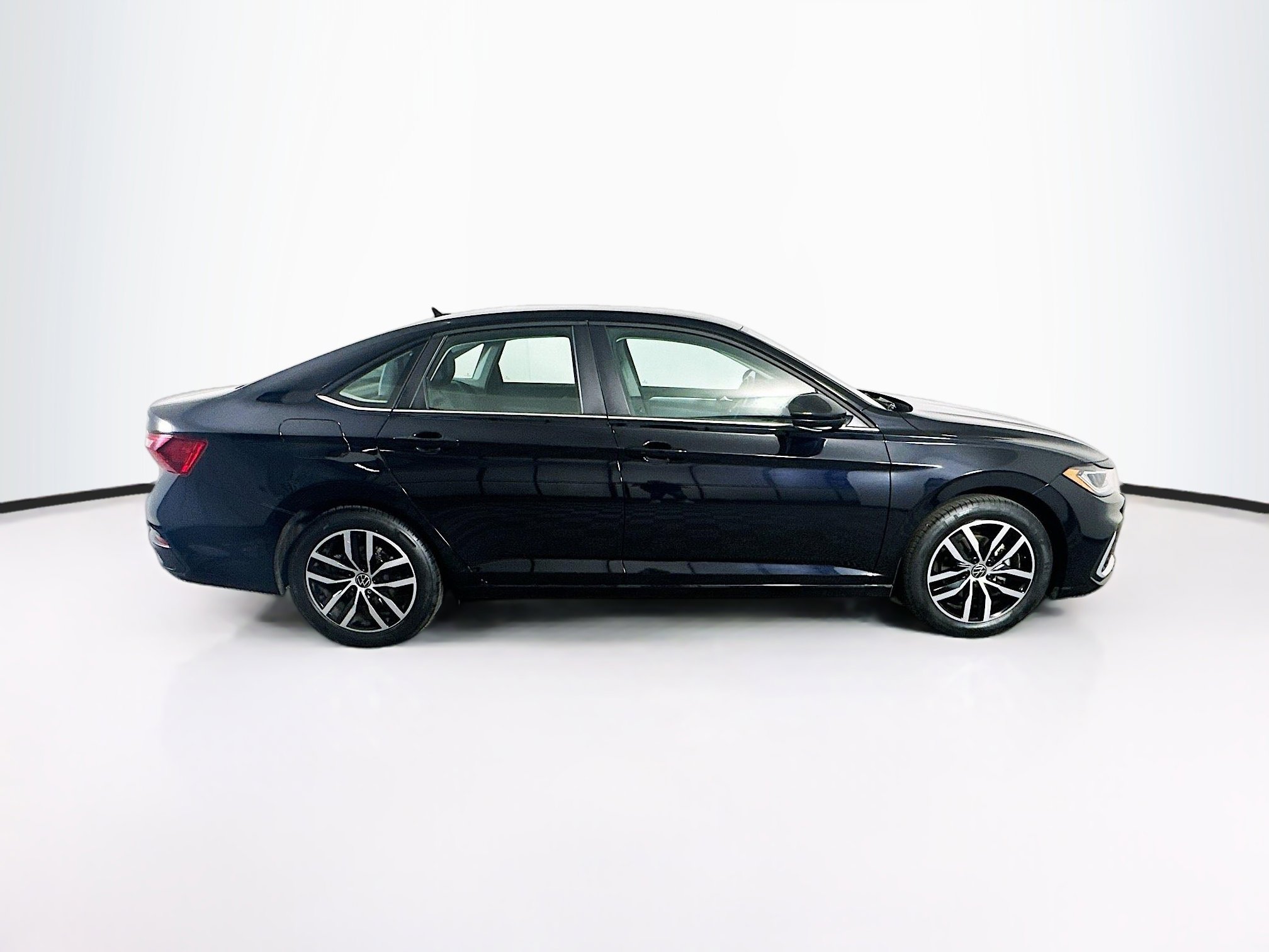 Used 2025 Volkswagen Jetta SE FWD image 10