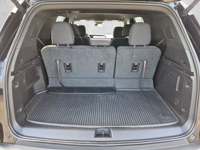 Used 2025 Chevrolet Traverse LT FWD image 6