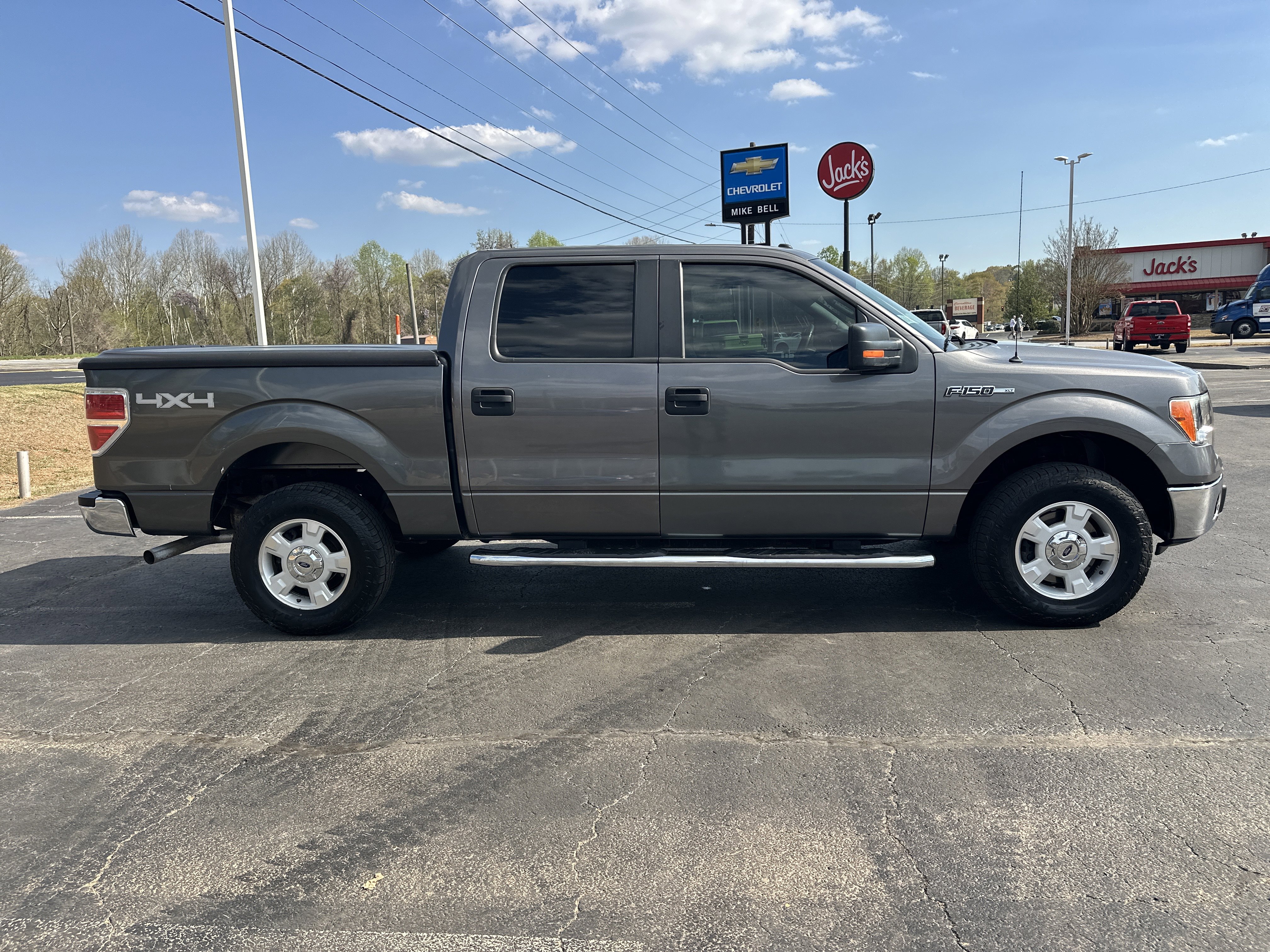 Used 2013 Ford F150 XLT w/ Mid Equipment Group image 9
