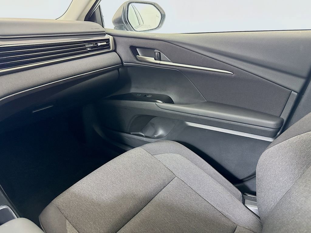 Used 2025 Toyota Camry LE image 21