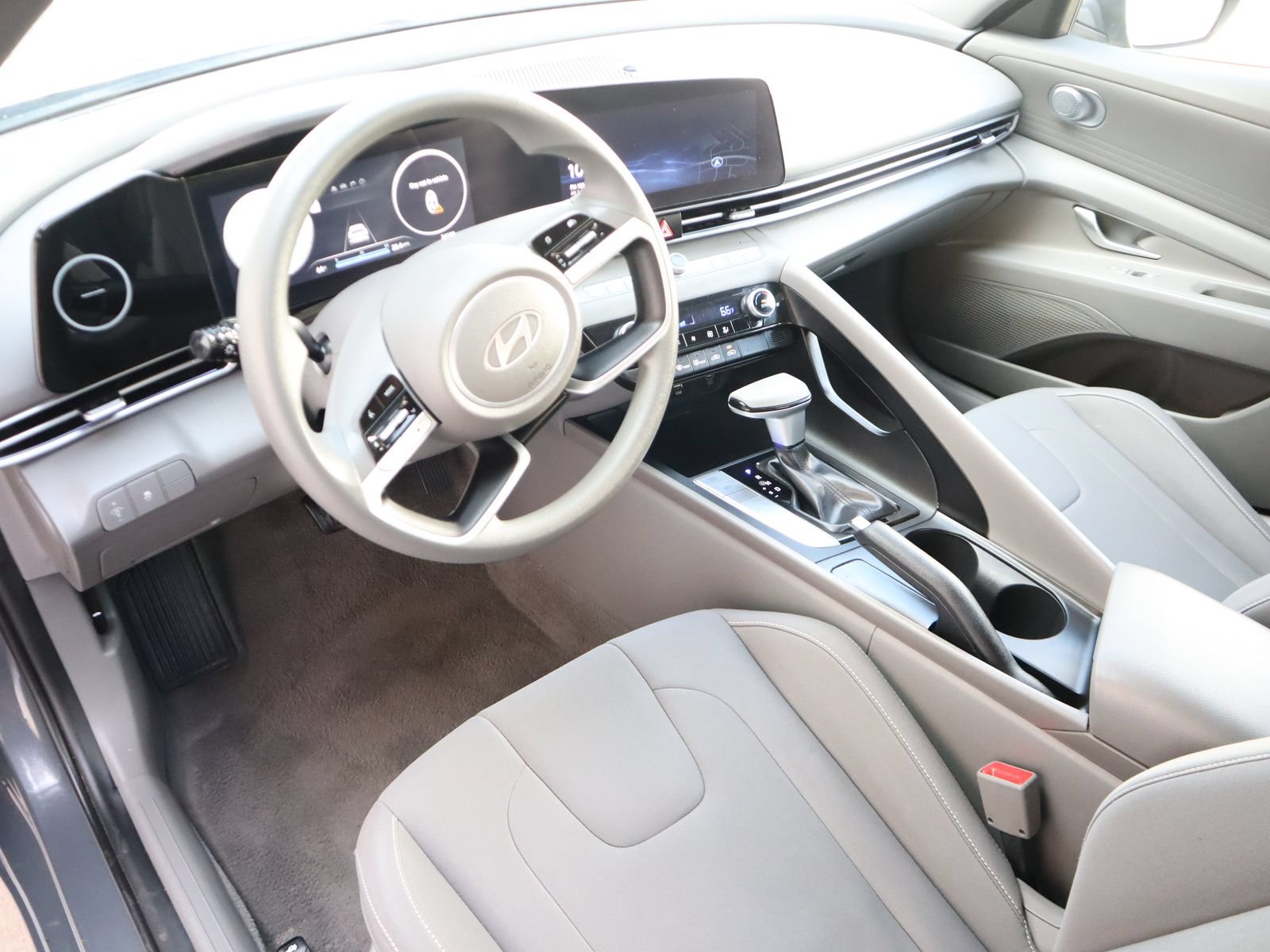 Used 2024 Hyundai Elantra SEL FWD image 24