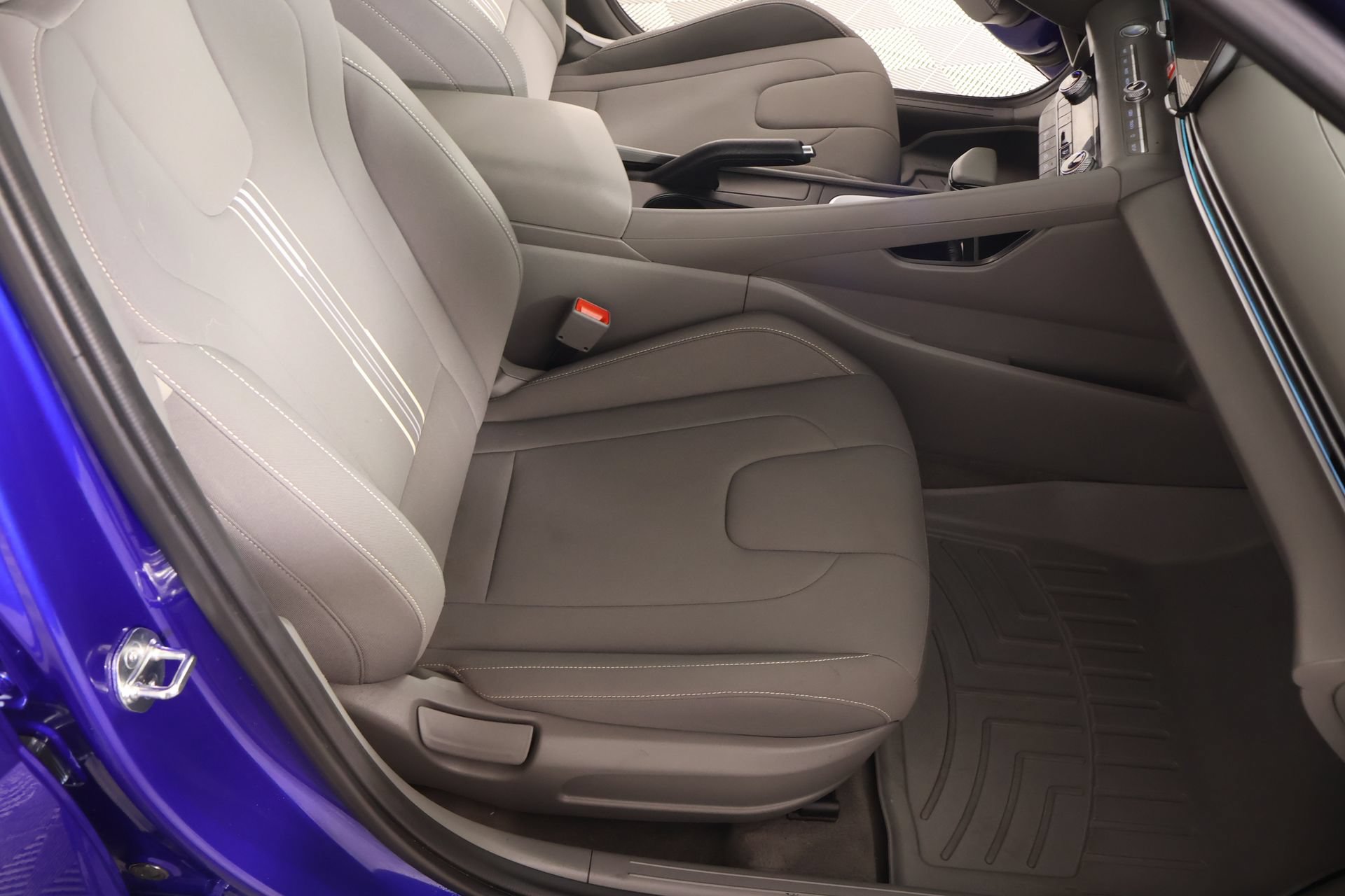 Certified 2024 Hyundai Elantra SEL FWD image 13