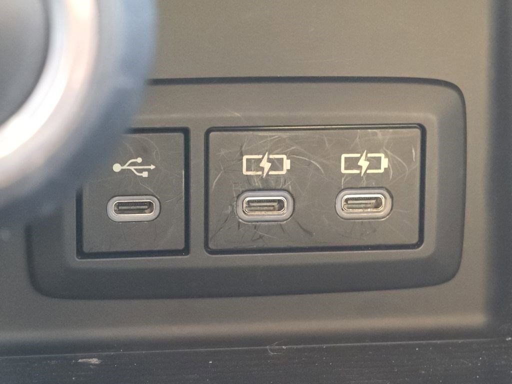 Used 2023 Toyota Venza Limited image 29