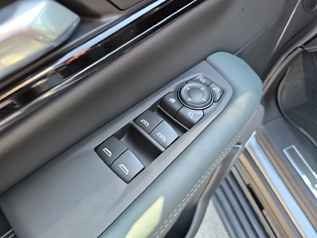 New 2026 GMC Yukon AT4 w/ AT4 Premium Plus Package AWD/4WD image 17