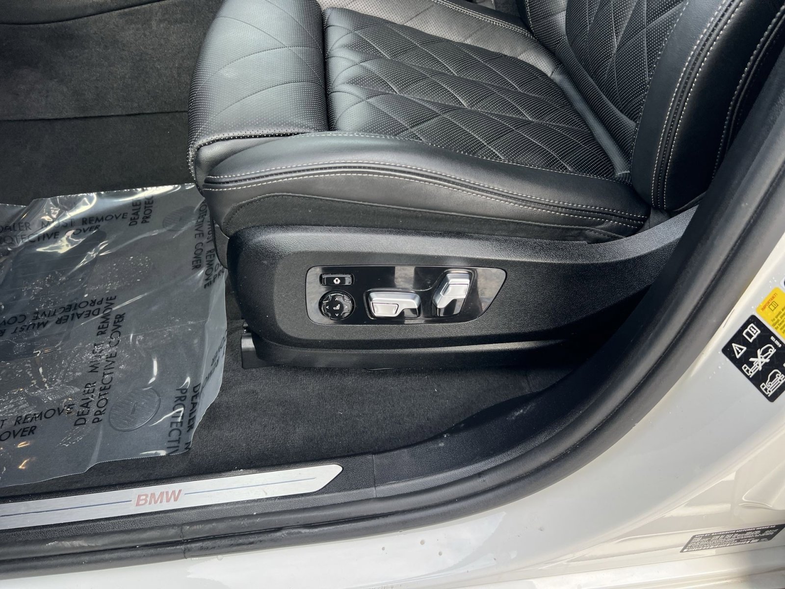 Used 2024 BMW X7 xDrive40i w/ Premium Package image 14