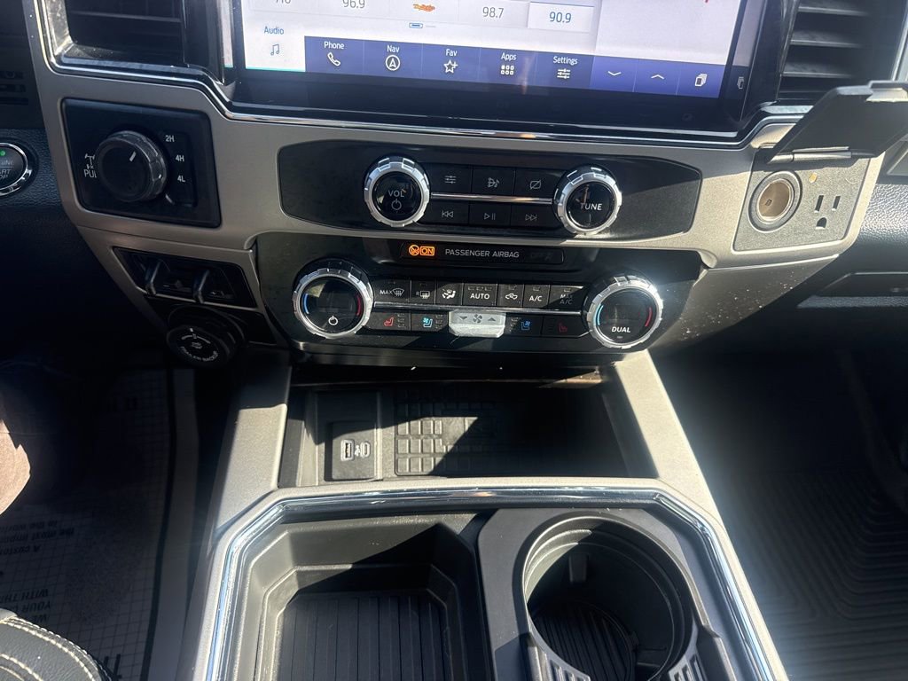 Used 2022 Ford F350 Lariat w/ Lariat Ultimate Package AWD/4WD image 26