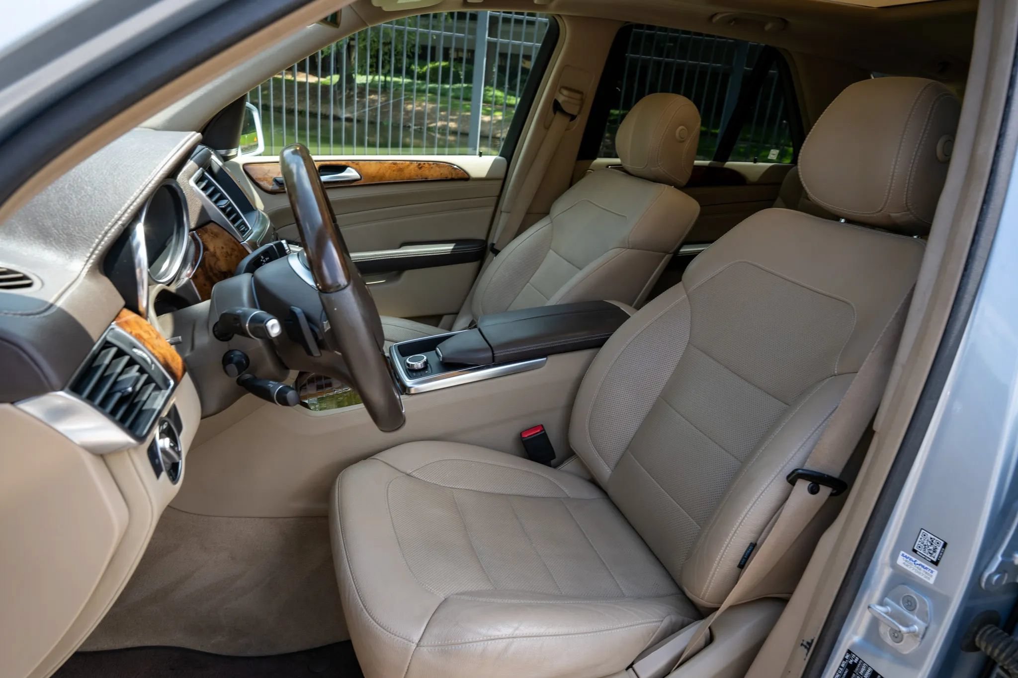 Used 2015 Mercedes-Benz ML 400 4MATIC w/ Lighting Package image 11