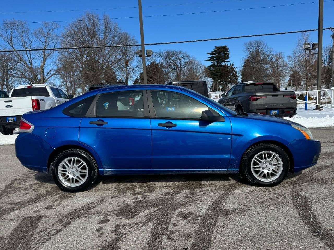 Used 2010 Ford Focus SE image 2