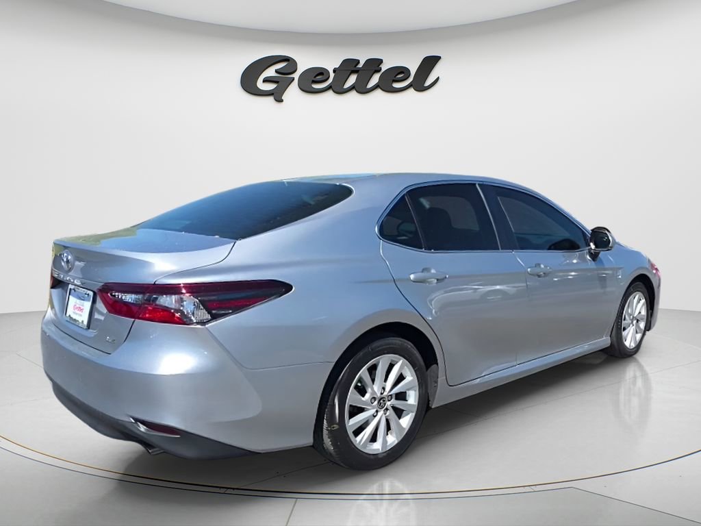 Used 2024 Toyota Camry LE w/ Convenience Package image 5