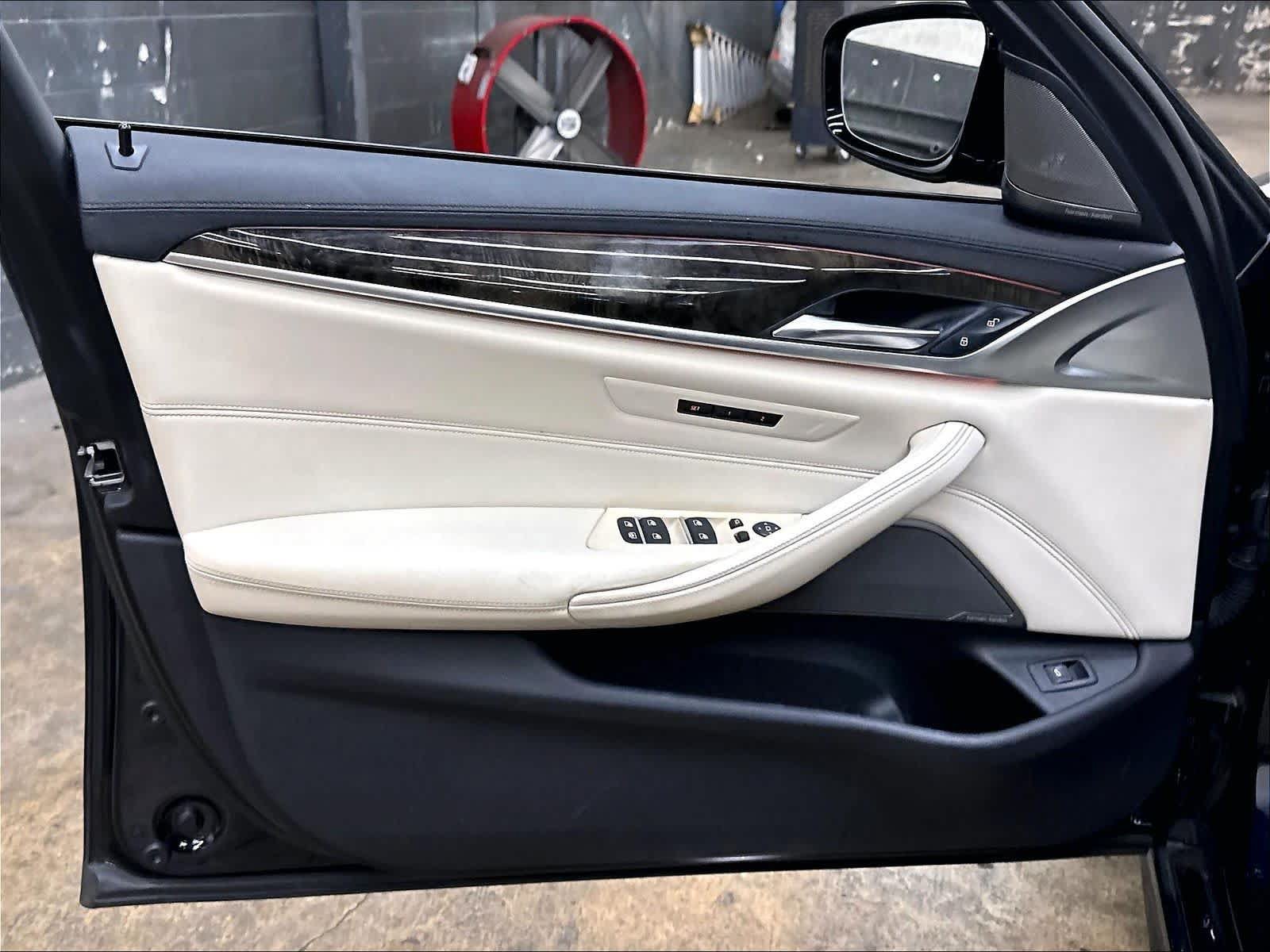 Used 2017 BMW 540i RWD image 25