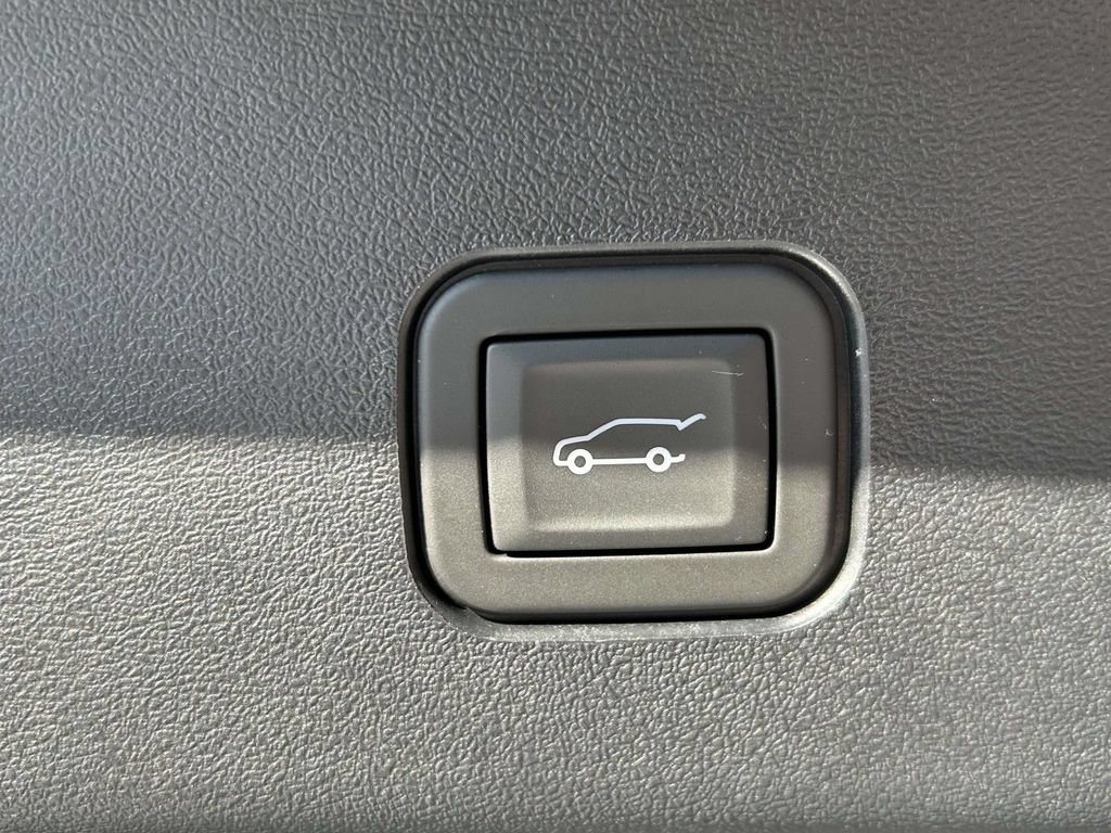 New 2026 Cadillac Vistiq Luxury AWD/4WD image 11