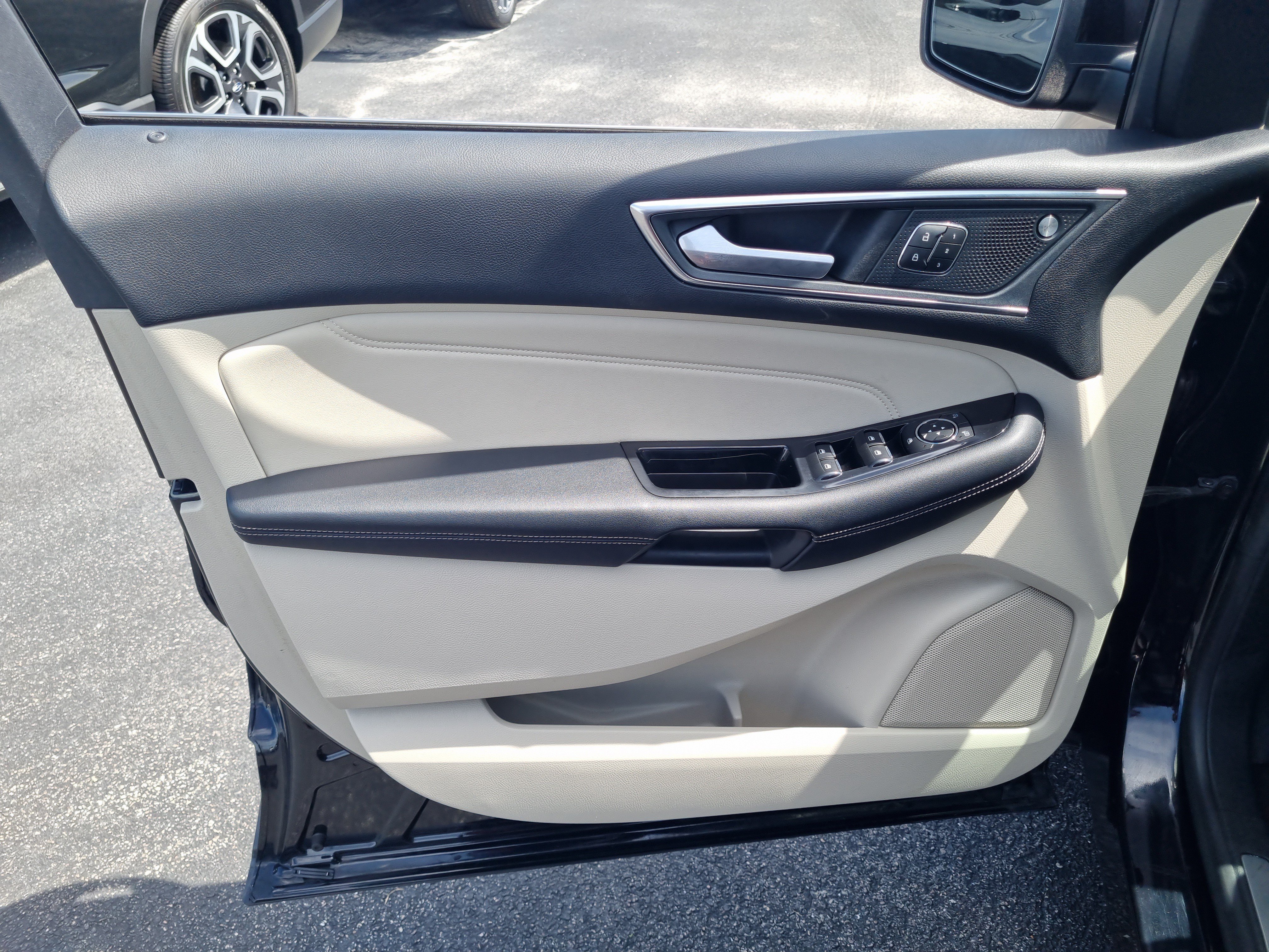 Used 2019 Ford Edge Titanium w/ Equipment Group 301A AWD/4WD image 22