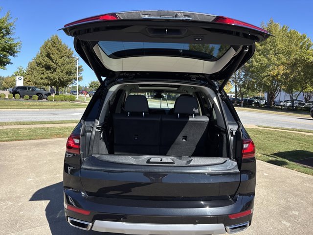 Used 2022 BMW X7 xDrive40i w/ Cold Weather Package image 8