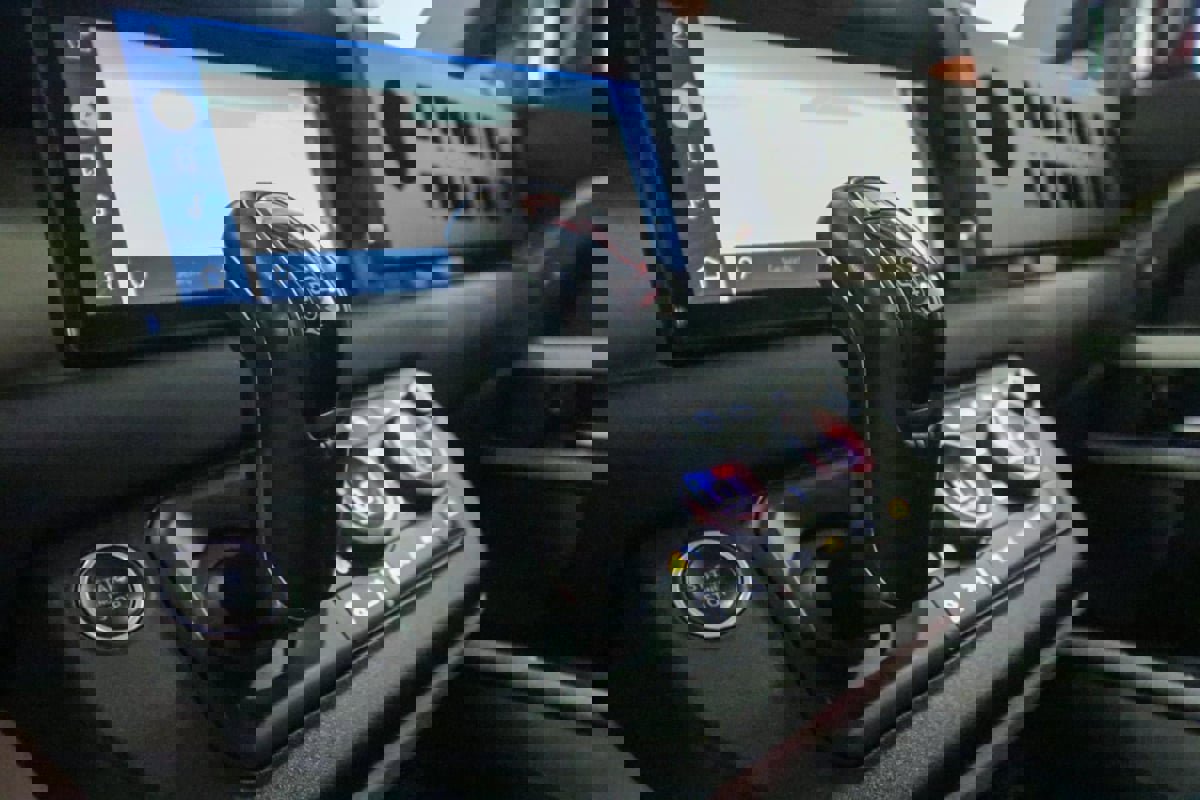 Used 2020 Land Rover Defender 110 SE image 22