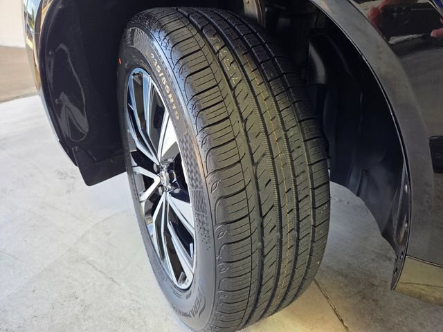 Certified 2024 Volvo XC60 B5 Plus AWD/4WD image 25