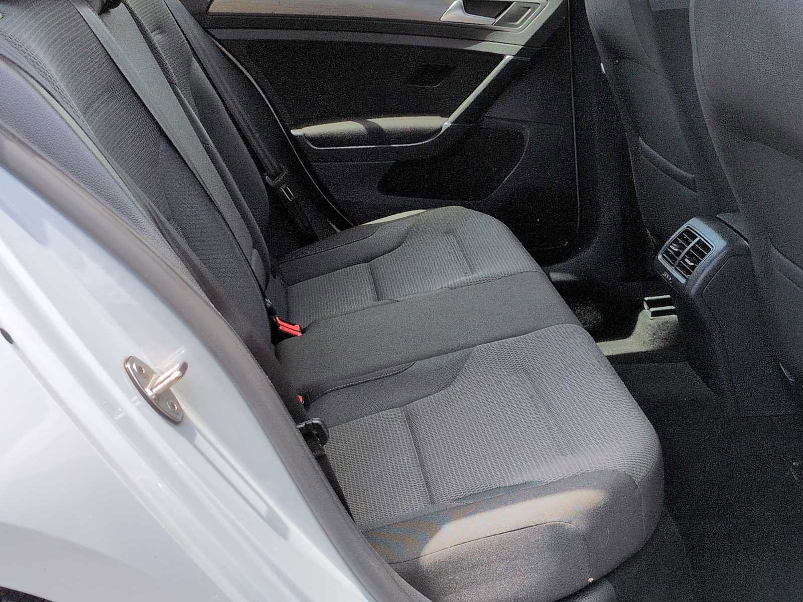 Used 2018 Volkswagen Golf S FWD image 21