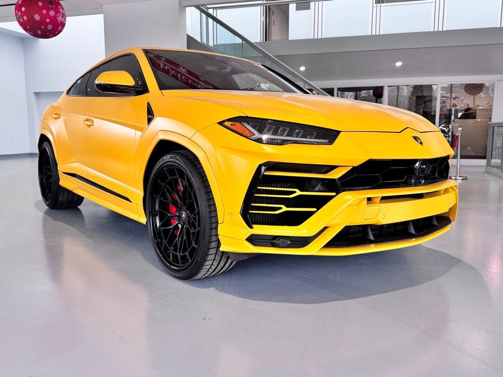 Used 2021 Lamborghini Urus image 8