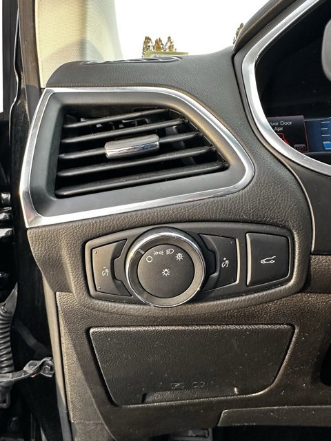 Used 2018 Ford Edge Titanium image 22
