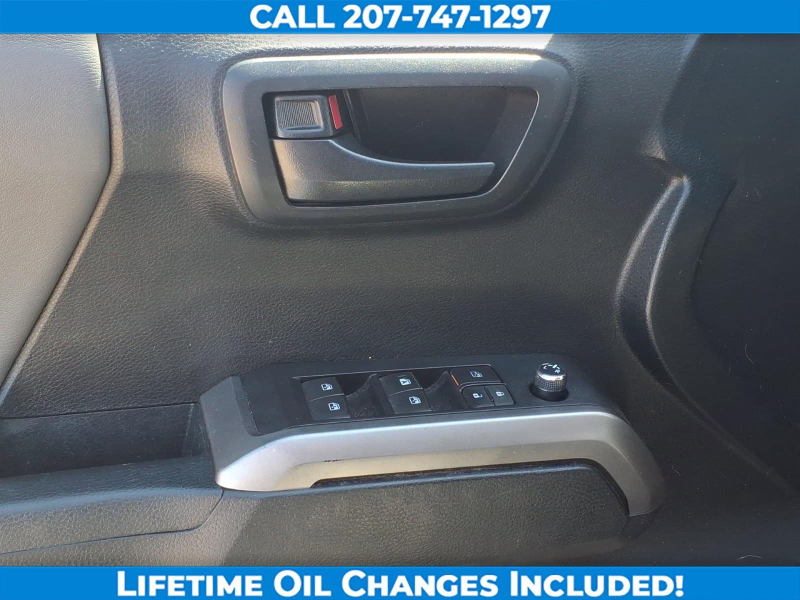 Used 2016 Toyota Tacoma SR5 w/ SR5 Appearance Package (SN) image 11