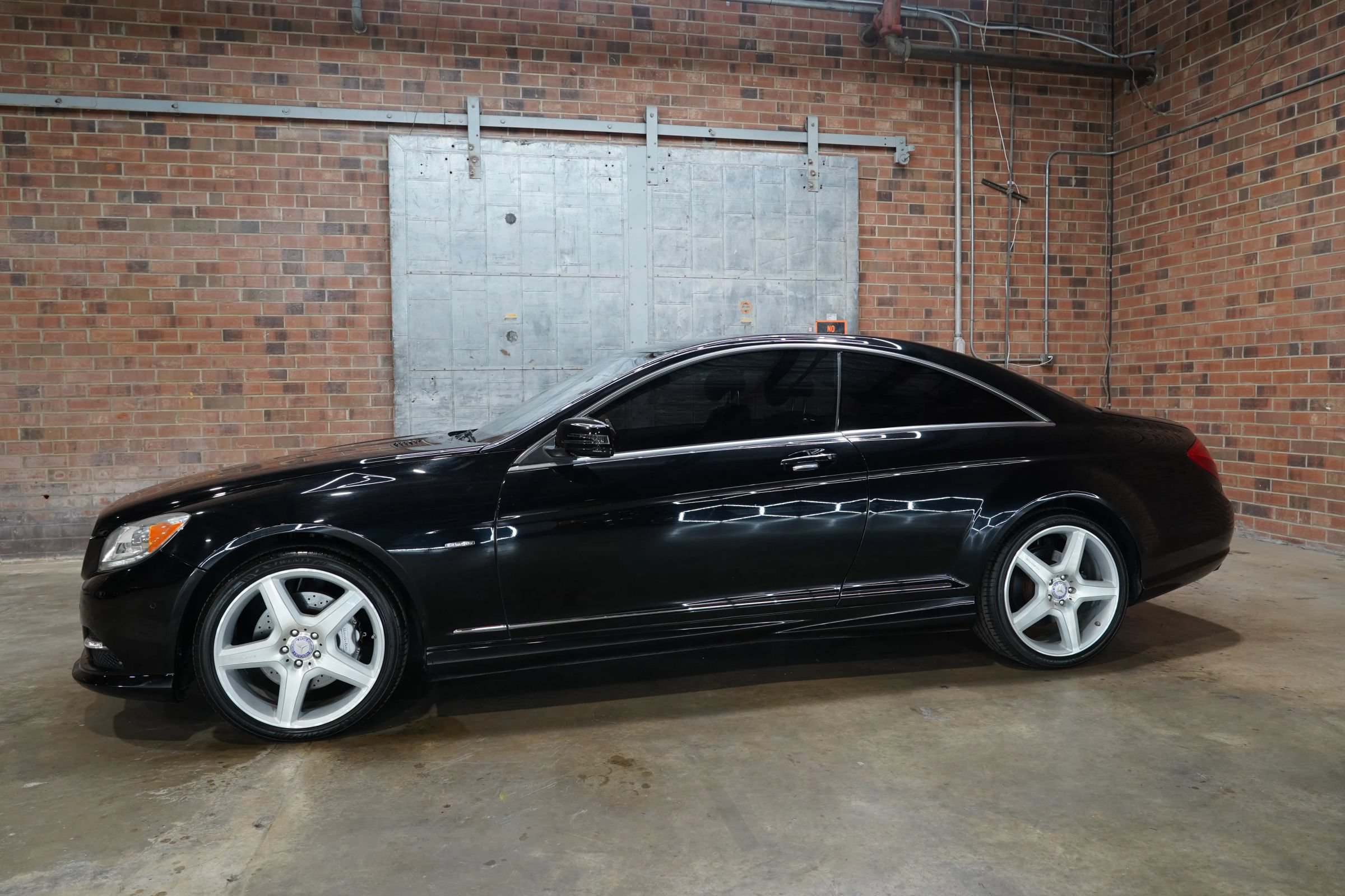 Used 2011 Mercedes-Benz CL 550 4MATIC w/ Sport Pkg Plus One image 9