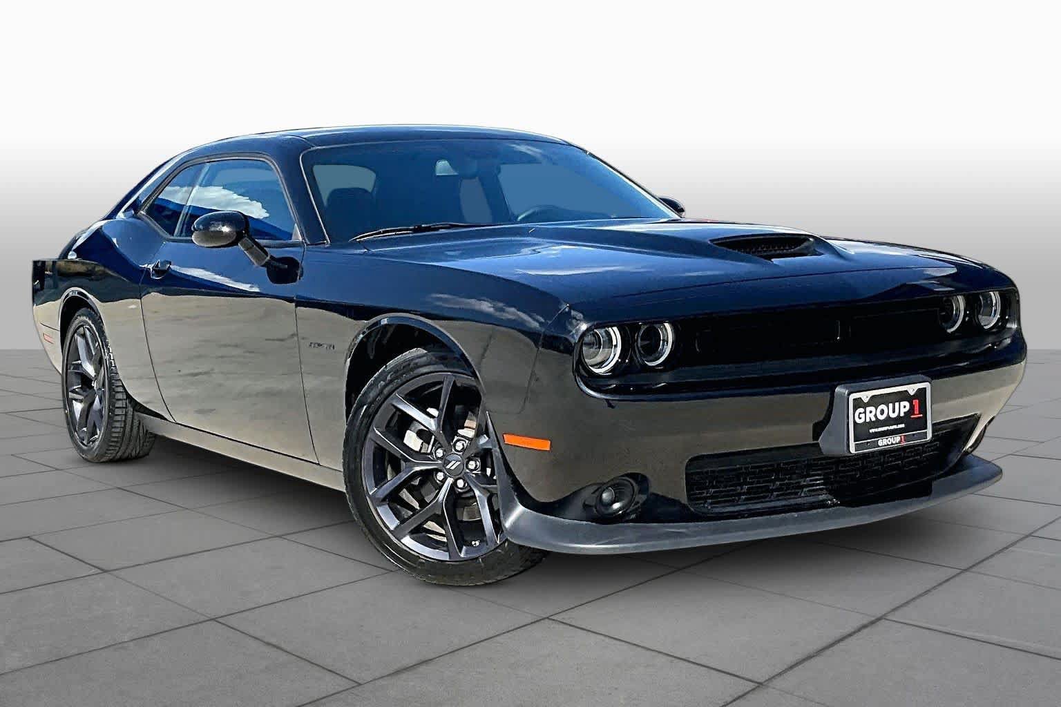 Used 2022 Dodge Challenger R/T w/ Blacktop Package RWD image 3