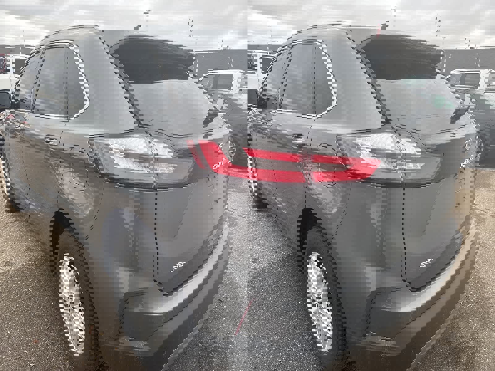 Used 2023 Ford Edge SEL image 9