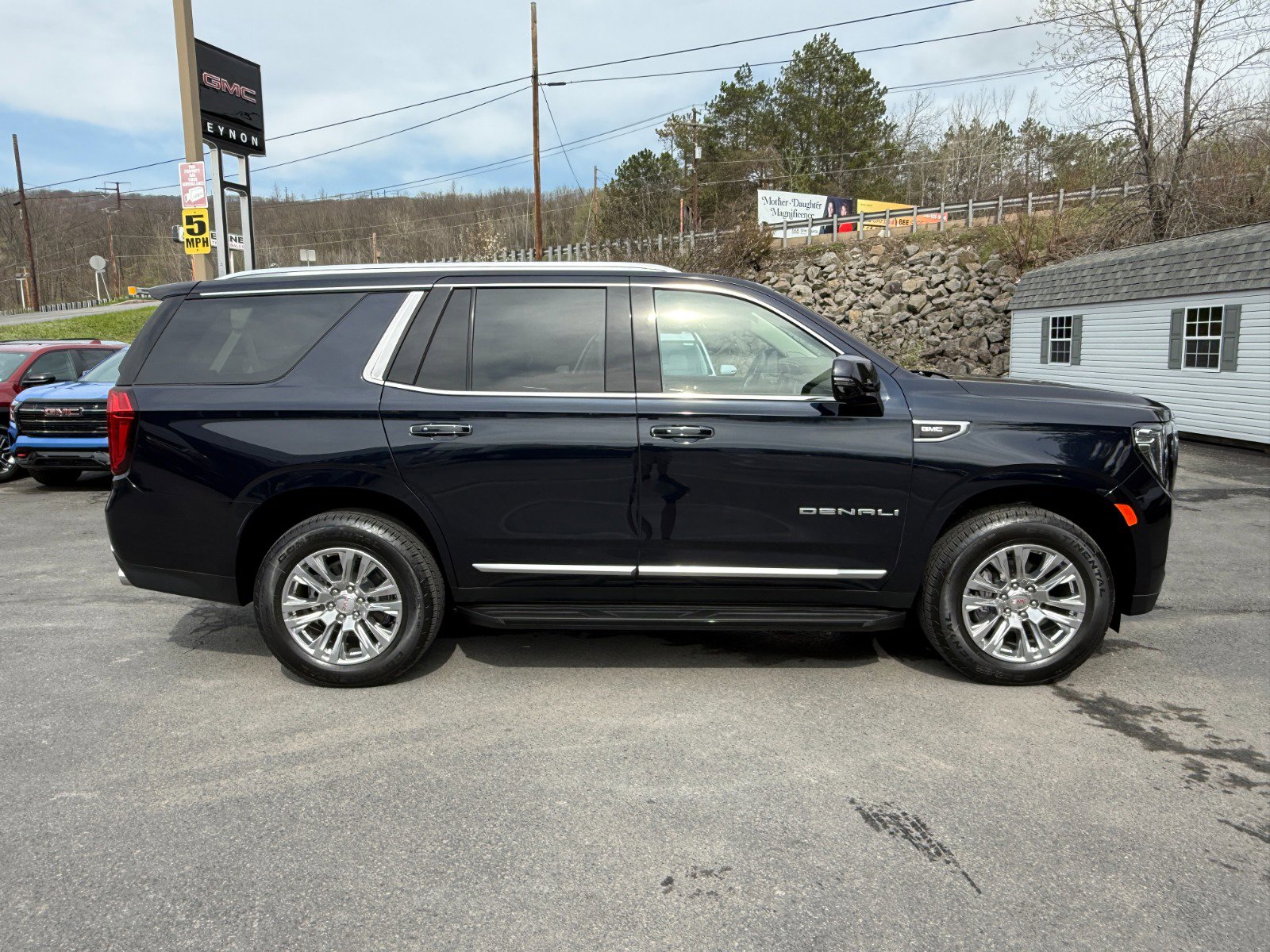 Used 2024 GMC Yukon Denali AWD/4WD image 6
