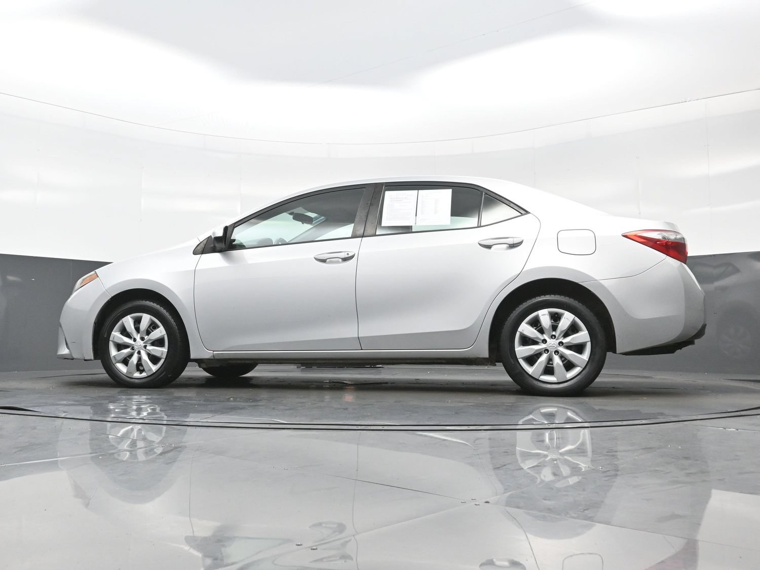 Used 2016 Toyota Corolla LE FWD image 28