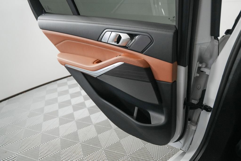 Used 2024 BMW X5 sDrive40i w/ M Sport Package image 14