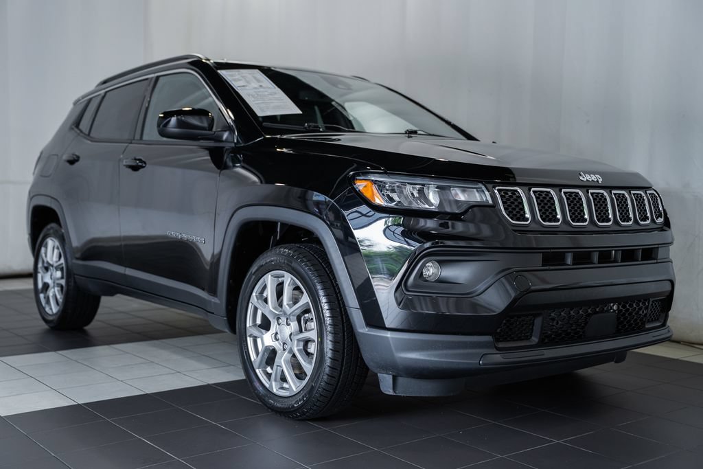 Certified 2023 Jeep Compass Latitude AWD/4WD image 1