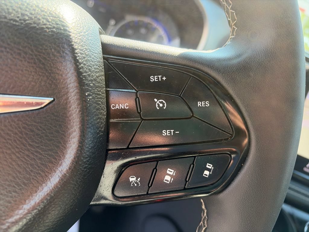 Used 2025 Chrysler Pacifica Limited FWD image 34