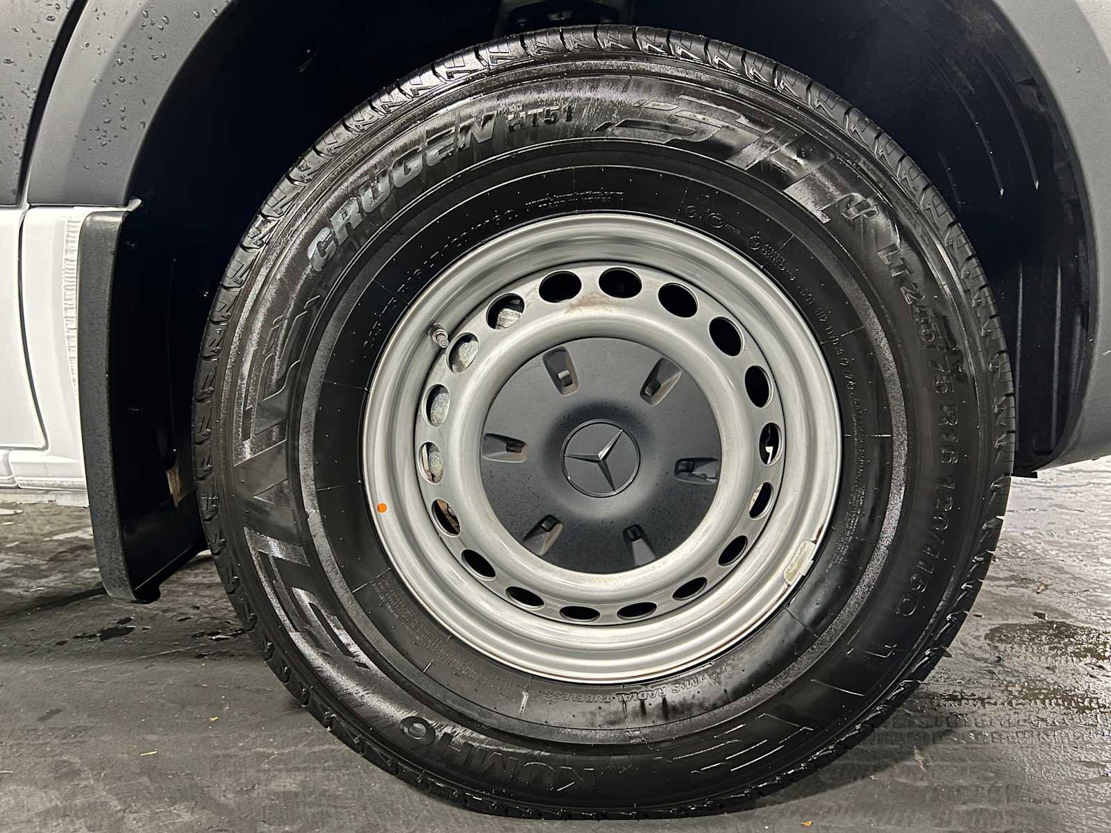 Used 2025 Mercedes-Benz Sprinter 2500 image 9