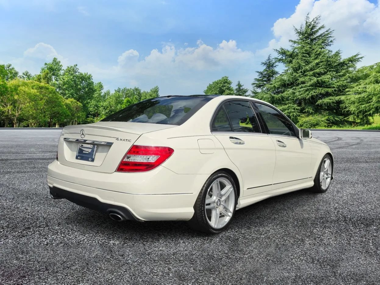 Used 2012 Mercedes-Benz C 300 4MATIC Sedan image 4