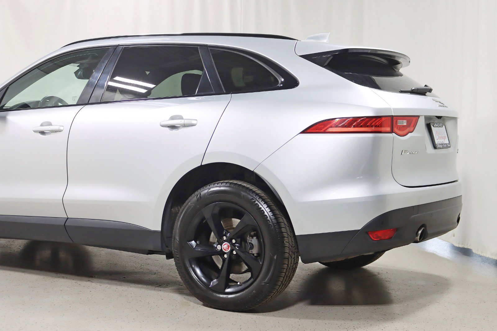 Used 2019 Jaguar F-PACE Premium image 10