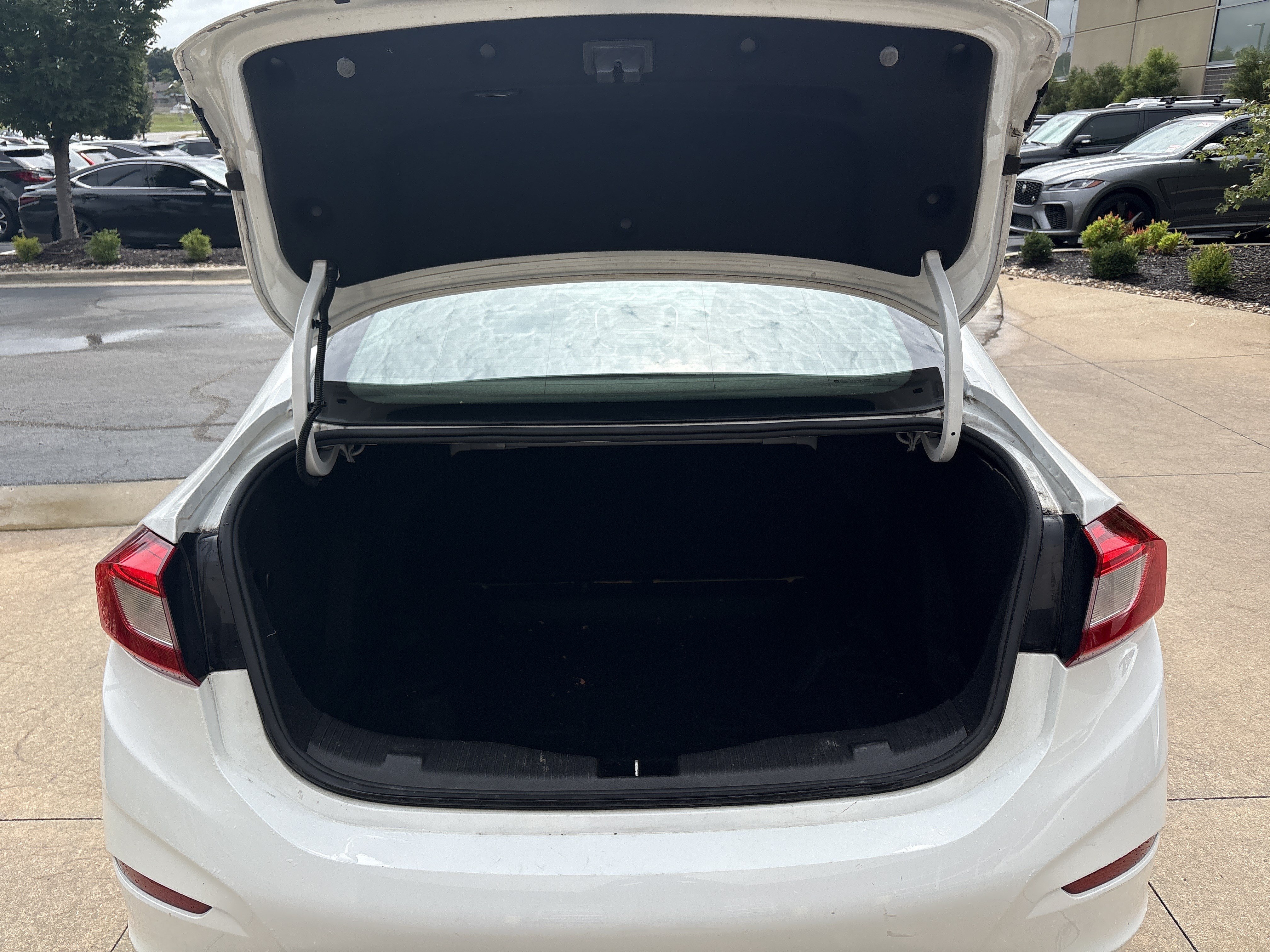 Used 2018 Chevrolet Cruze LS FWD image 20
