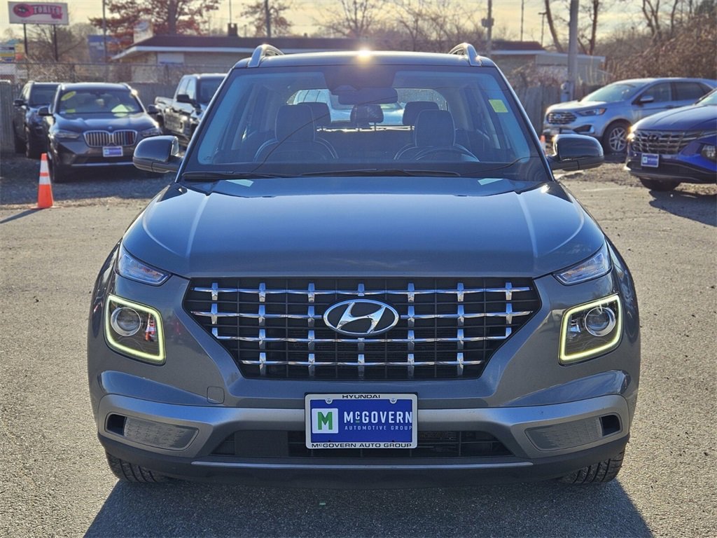 Used 2023 Hyundai Venue Limited image 7