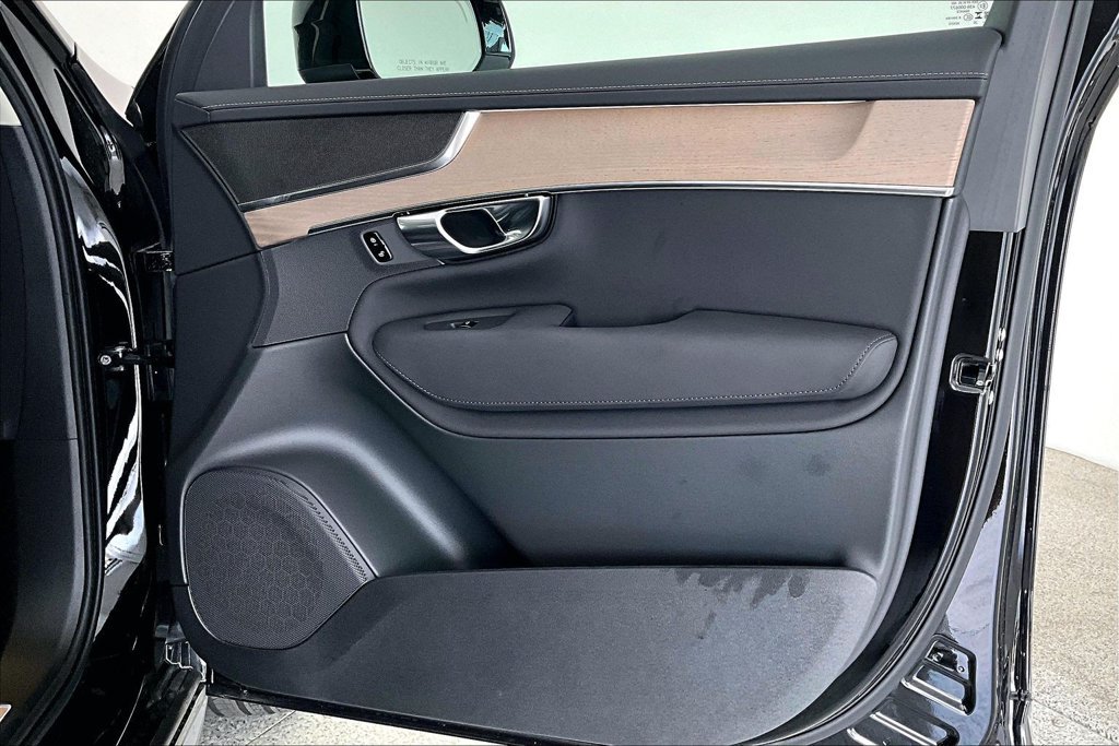 New 2026 Volvo XC90 B5 Core AWD/4WD image 11