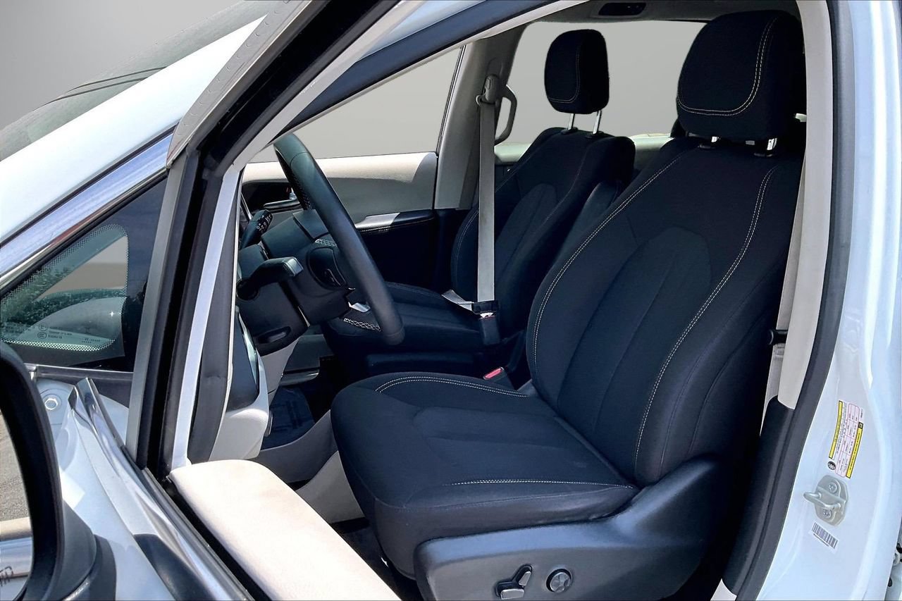 Certified 2023 Chrysler Voyager LX FWD image 19