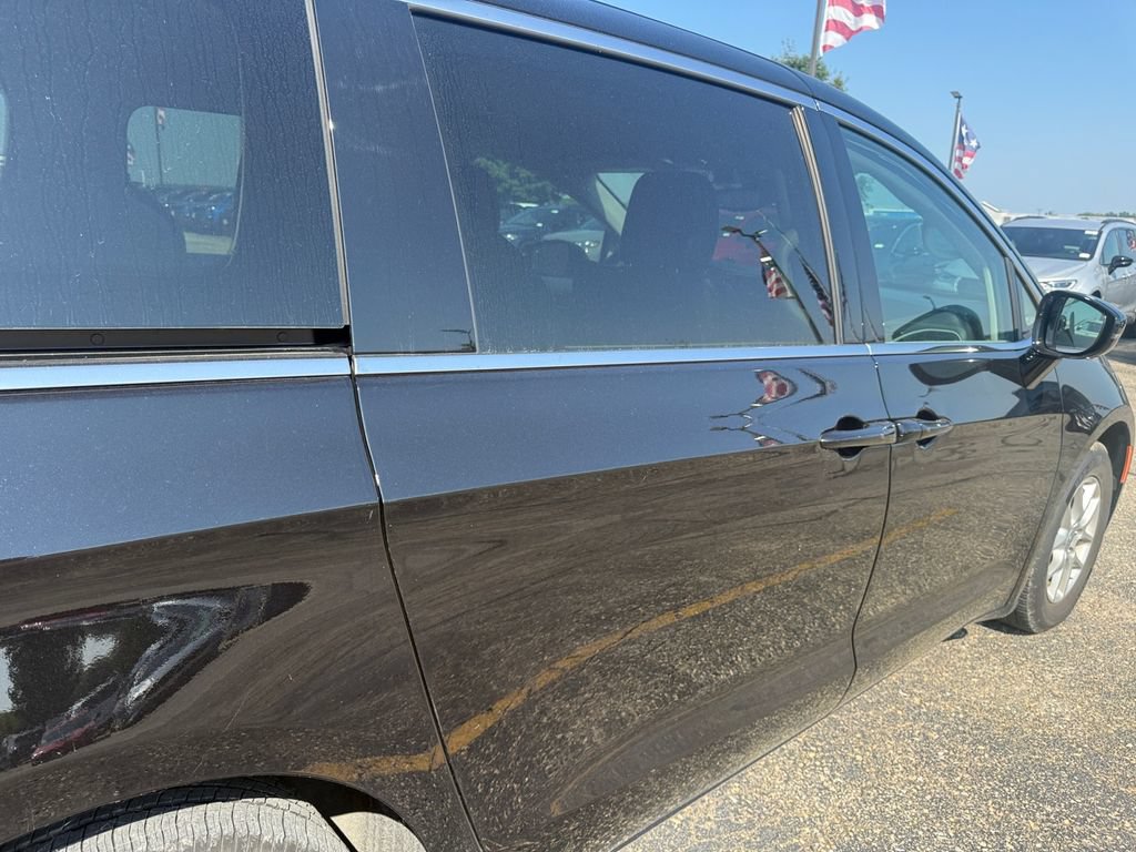 Used 2024 Chrysler Pacifica Touring-L FWD image 40